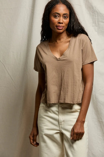 Beckett- Crispy Cotton v/u Neck Tee - Mocha